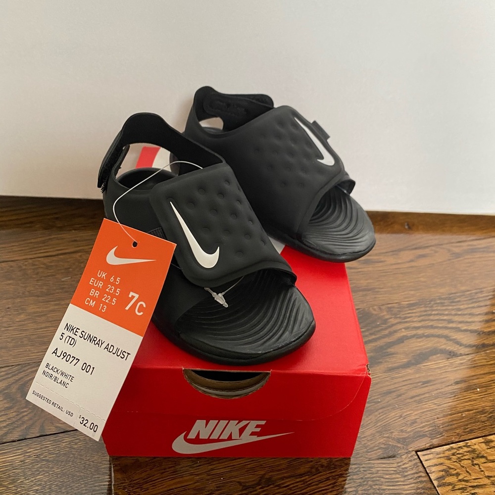 BNIB NIKE SUNRAY ADJUST SANDALS